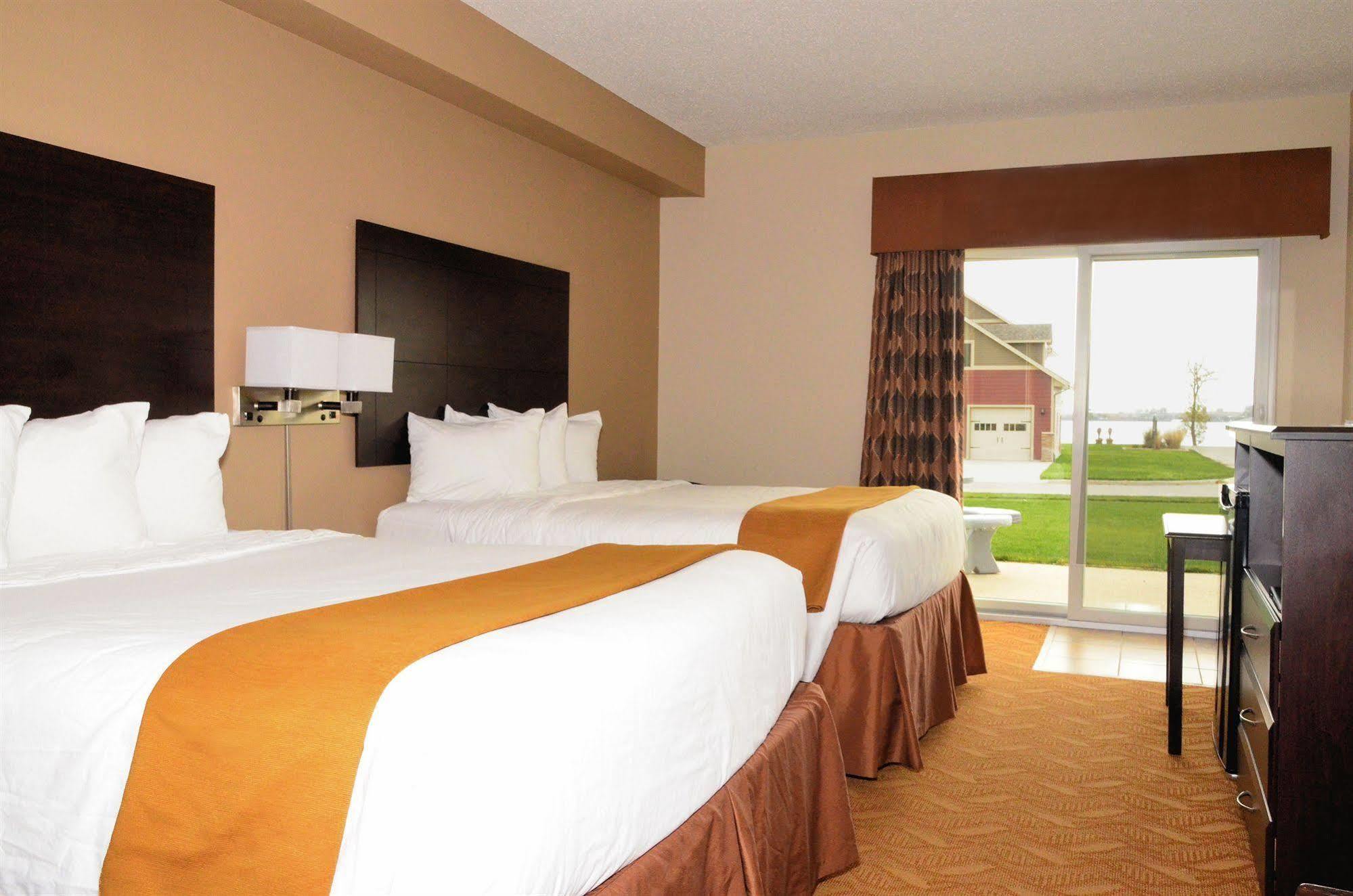 Cobblestone Inn & Suites - Lake View Zewnętrze zdjęcie
